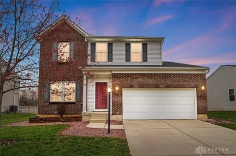 712 Chapelgate Dr, Fairborn, OH 45324