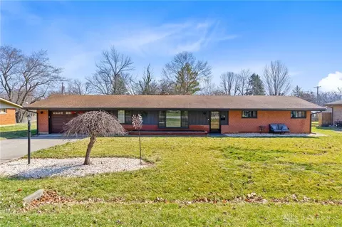 2114 Clearview Dr, Bellbrook, OH 45305