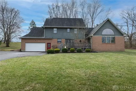 4285 Autumn Creek Dr, Springfield, OH 45504