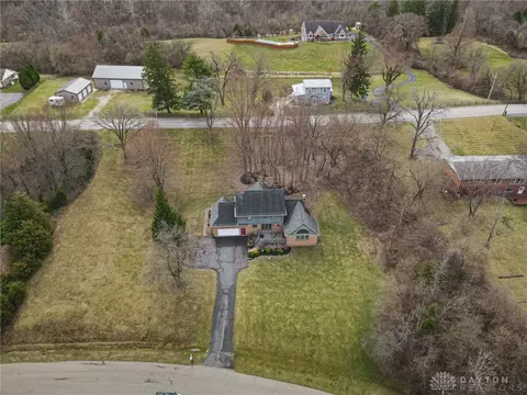 4285 Autumn Creek Dr, Springfield, OH 45504 photo 3