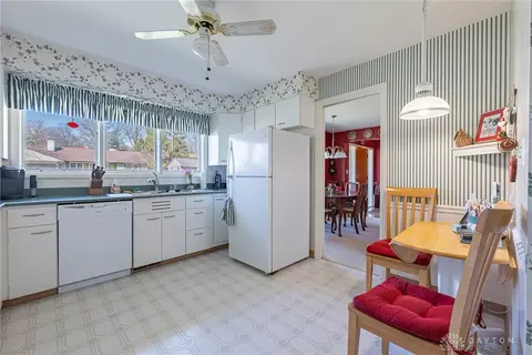 Kitchen - 238 Marchester Dr, Kettering, OH 45429 photo 3 of 5