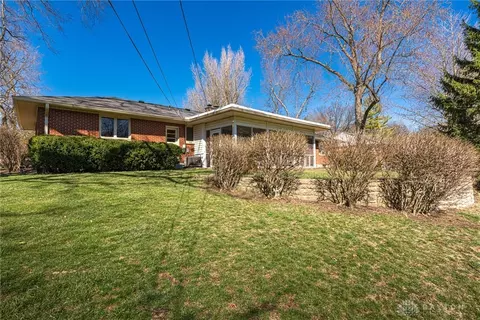 Exterior - 238 Marchester Dr, Kettering, OH 45429 photo 6 of 7