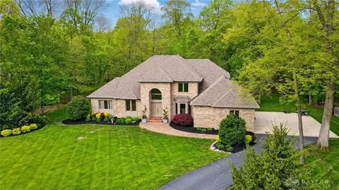 1873 River Ridge Dr, Sugarcreek Township, OH 45370