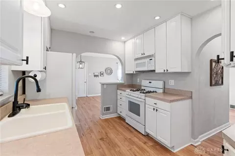 Kitchen - 141 Napoleon Dr, Kettering, OH 45429 photo 2 of 3