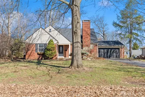 141 Napoleon Dr, Kettering, OH 45429