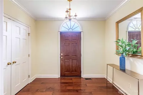 Entry Way - 533 Lockerbie Ln, Kettering, OH 45429 photo 4 of 5