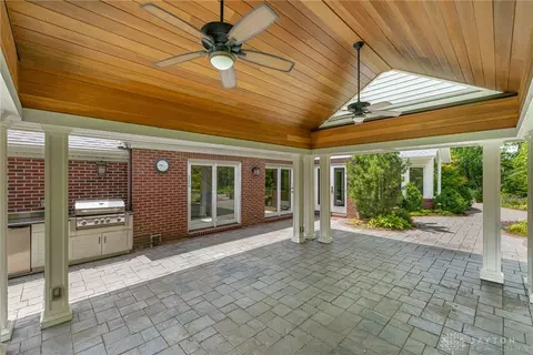 Exterior - 533 Lockerbie Ln, Kettering, OH 45429 photo 9 of 16