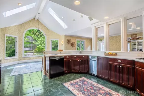 Kitchen - 533 Lockerbie Ln, Kettering, OH 45429 photo 1 of 5