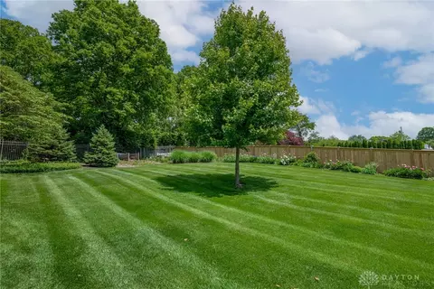 Exterior - 533 Lockerbie Ln, Kettering, OH 45429 photo 15 of 16
