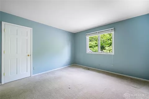 Bedroom - 533 Lockerbie Ln, Kettering, OH 45429 photo 4 of 12