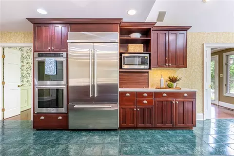 Kitchen - 533 Lockerbie Ln, Kettering, OH 45429 photo 4 of 5