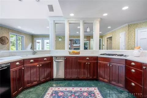 Kitchen - 533 Lockerbie Ln, Kettering, OH 45429 photo 3 of 5