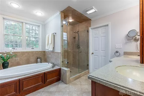 Bath - 533 Lockerbie Ln, Kettering, OH 45429 photo 2 of 8