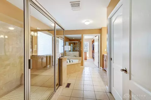 Entry Way - 791 Ascot Dr, Maineville, OH 45039 photo 4 of 6