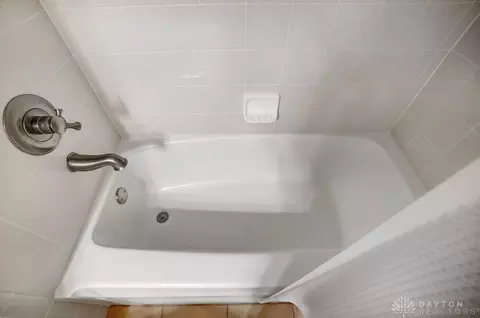 Bath - 791 Ascot Dr, Maineville, OH 45039 photo 4 of 14