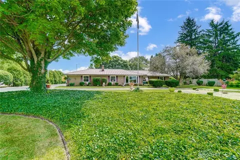 2035 Deweese Rd, Troy, OH 45373