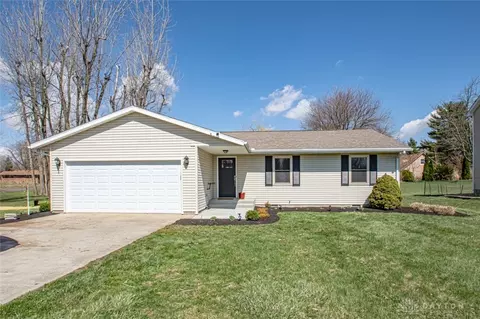120 Saxon Cv, Eaton, OH 45320