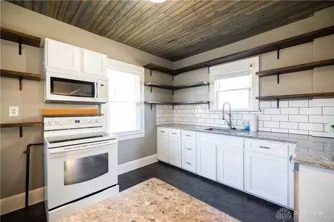 Kitchen - 1837 Longview Dr, Springfield, OH 45504 photo 2 of 4