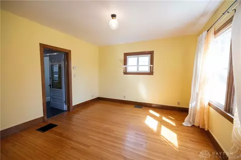 Living - 1837 Longview Dr, Springfield, OH 45504 photo 3 of 4