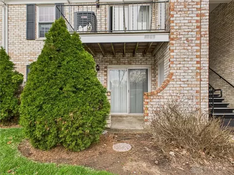 2265 Crew Cir, Dayton, OH 45439