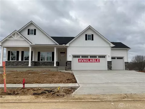 1041 Eastland Dr, Xenia, OH 45385