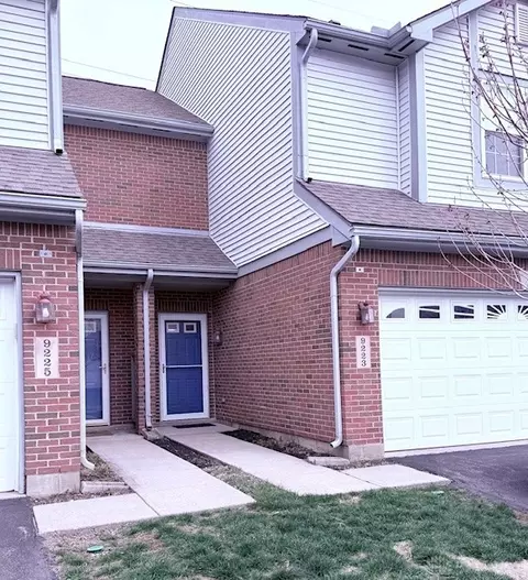 9223 Great Lakes Cir, Dayton, OH 45458