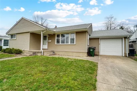 573 Lewis Dr, Fairborn, OH 45324