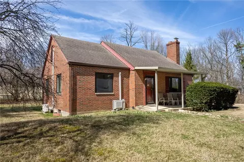 8015 Volk Dr, Dayton, OH 45415
