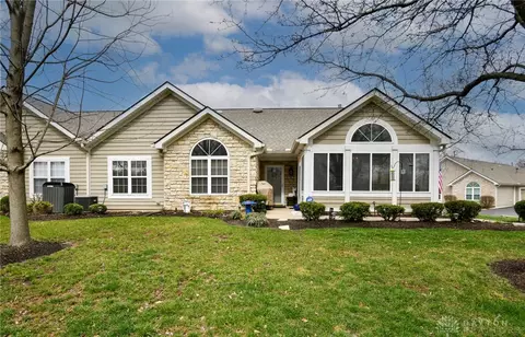 74 Edinburgh Village Dr, Dayton, OH 45458
