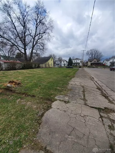 453 E Pleasant St, Springfield, OH 45505 photo 4