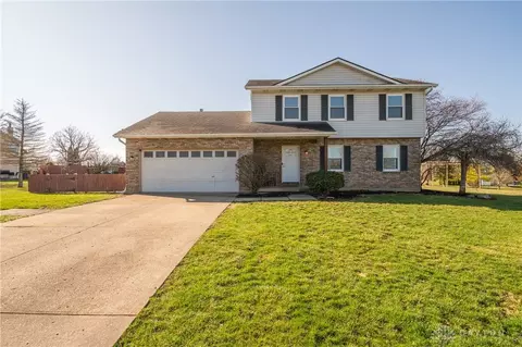 2375 Greenknoll Dr, Springfield, OH 45502