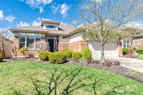 825 Eagle Run Dr, Centerville, OH 45458
