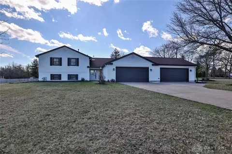 1596 Roamont Dr, Washington Township, OH 45459
