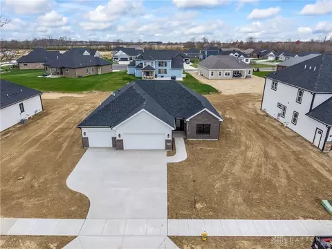 2206 Northbridge Trl, Troy, OH 45373 photo 2
