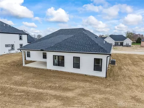 2206 Northbridge Trl, Troy, OH 45373 photo 3