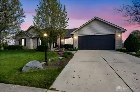 90 Crown Point Mdws, Centerville, OH 45458
