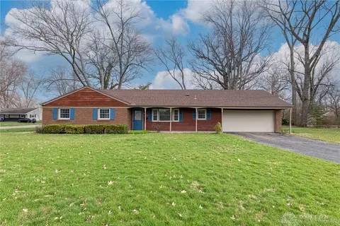 155 Bristol Dr, Centerville, OH 45458