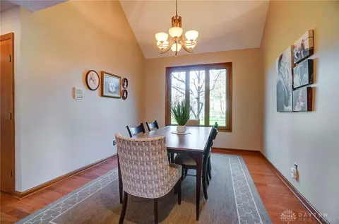 Dining - 845 Wind Bluff Pt, Springboro, OH 45066 photo 5 of 6