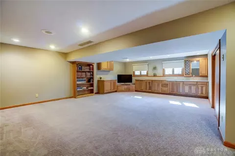 Living - 845 Wind Bluff Pt, Springboro, OH 45066 photo 5 of 7