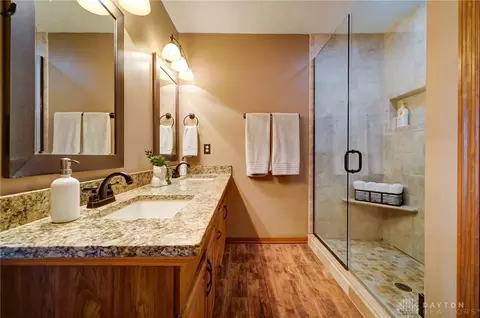 Bath - 845 Wind Bluff Pt, Springboro, OH 45066 photo 1 of 9