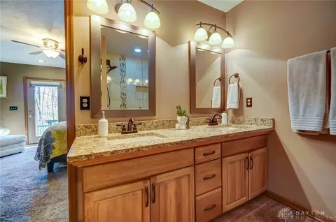 Bath - 845 Wind Bluff Pt, Springboro, OH 45066 photo 2 of 9