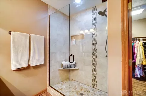 Bath - 845 Wind Bluff Pt, Springboro, OH 45066 photo 3 of 9