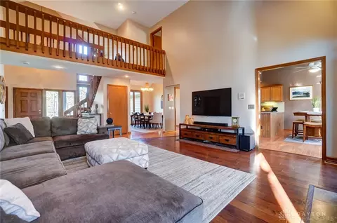Living - 845 Wind Bluff Pt, Springboro, OH 45066 photo 3 of 7