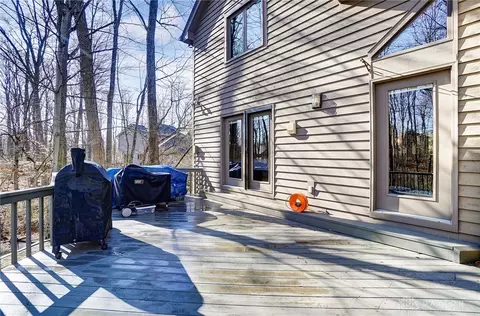 Exterior - 845 Wind Bluff Pt, Springboro, OH 45066 photo 7 of 15