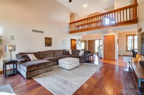 Living - 845 Wind Bluff Pt, Springboro, OH 45066 photo 1 of 7
