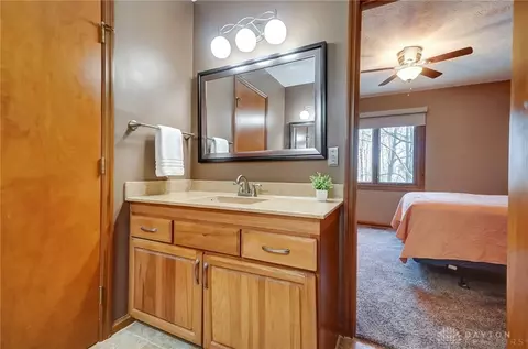 Bath - 845 Wind Bluff Pt, Springboro, OH 45066 photo 8 of 9
