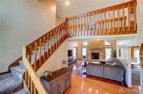 Entry Way - 845 Wind Bluff Pt, Springboro, OH 45066 photo 4 of 7