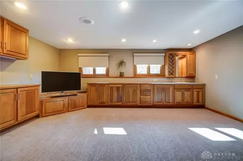 Living - 845 Wind Bluff Pt, Springboro, OH 45066 photo 6 of 7