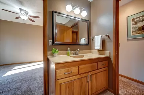 Bath - 845 Wind Bluff Pt, Springboro, OH 45066 photo 6 of 9