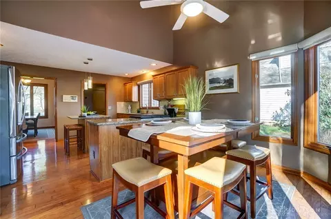 Dining - 845 Wind Bluff Pt, Springboro, OH 45066 photo 3 of 6